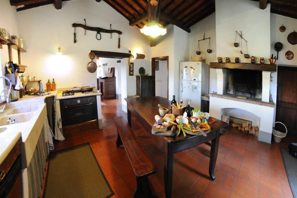 Exclusive Villa Parrano - Countryside With Pool ภายนอก รูปภาพ